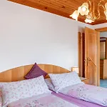 아파트 Biobergbauernhof Bergzeit 골데그